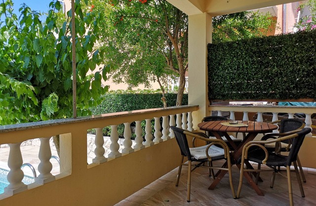 One bedroom apartment with a swimming pool Banjol, Rab (A-11382-c)