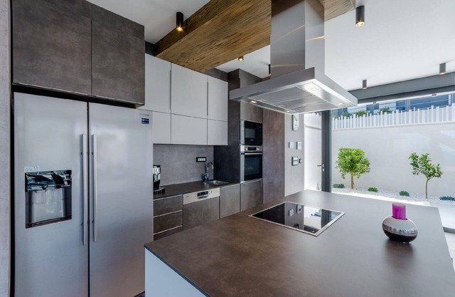 Pleasant House in Sutivan with Spacious Terrace and Direct View in Sutivan