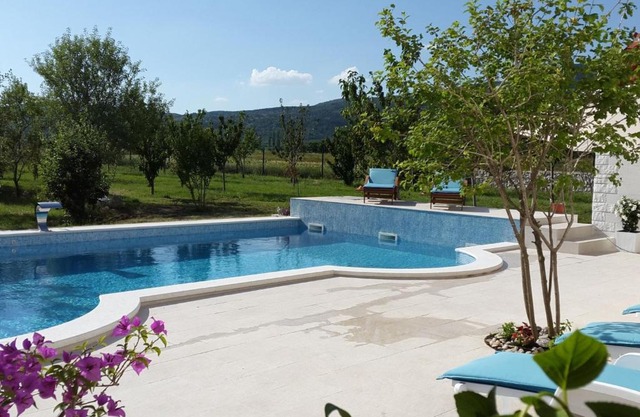 Spacious Villa in Neoric with Pool in Neorić