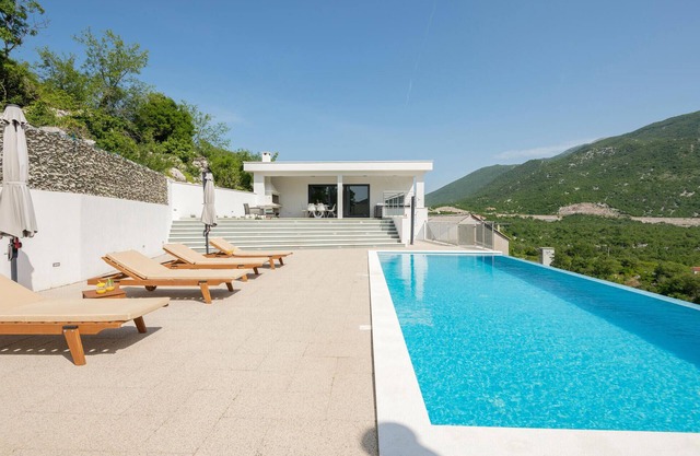 Stunning home in Zagvozd in Zagvozd
