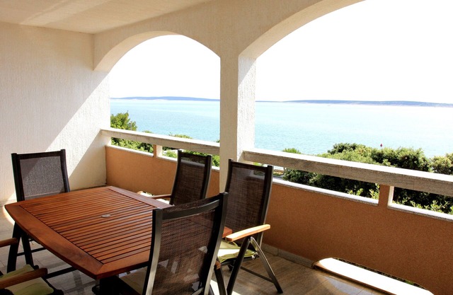 Two bedroom apartment near beach Mandre (Pag) (A-8655-d)