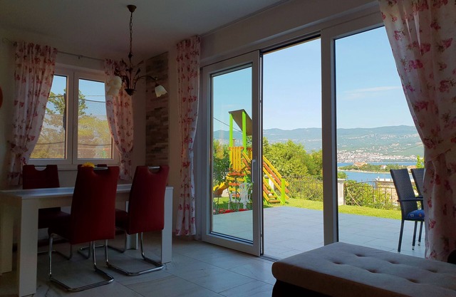 Two bedroom apartment with terrace and sea view Šilo, Krk (A-18685-a)