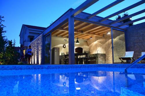Villa Mirakul 