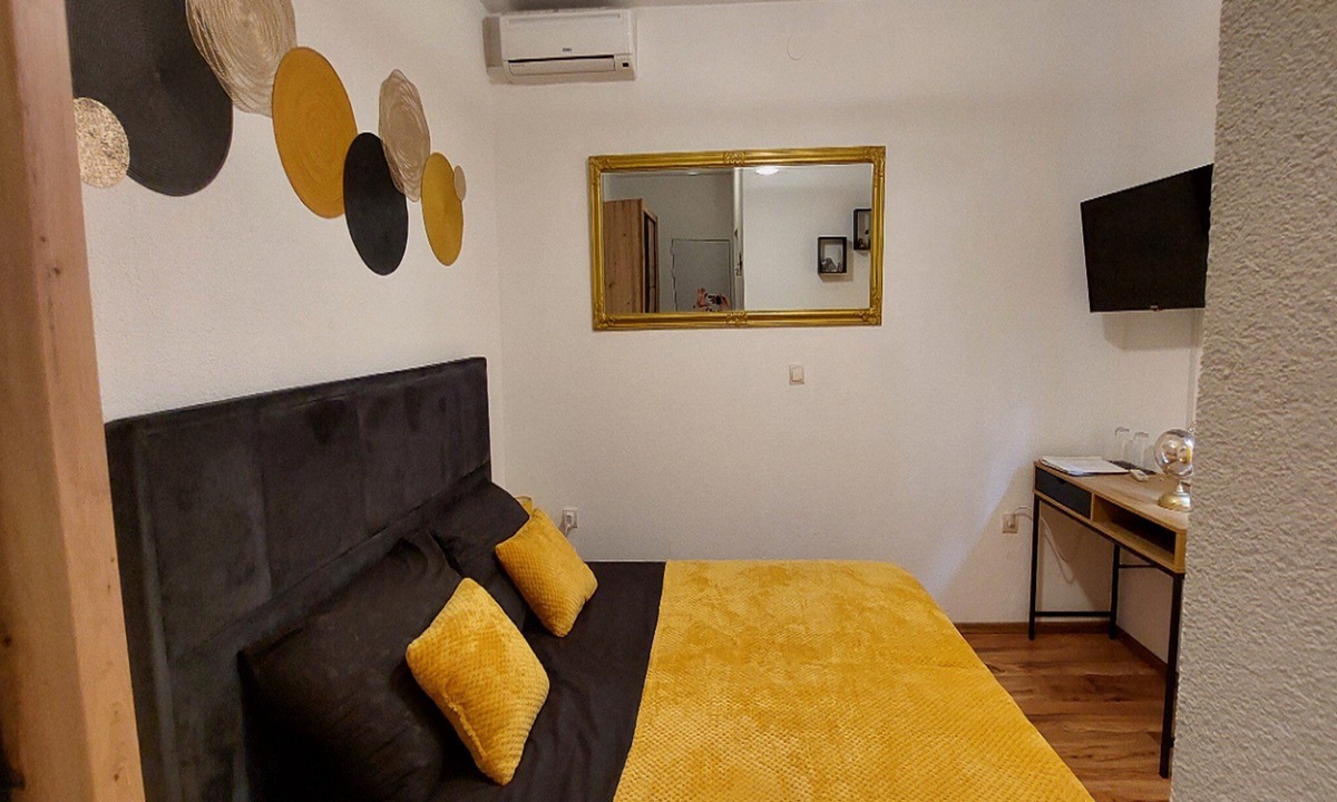 Cres House | Rooms Argo