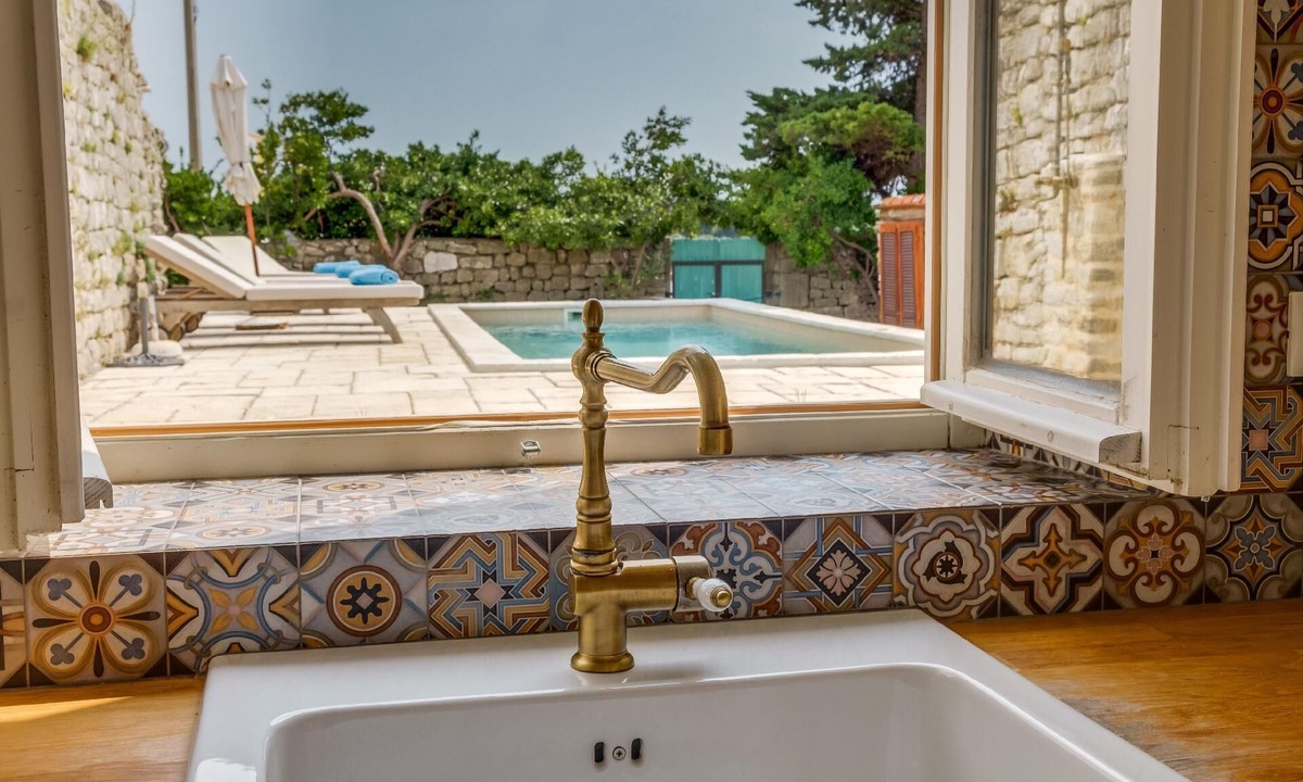 Mali Losinj House | House in Osor with Furnished Terrace