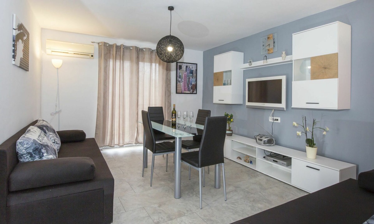 Labin Apartment | Nice apartment for 4 guests with WIFI, A/C, private pool, TV, terrace and parking