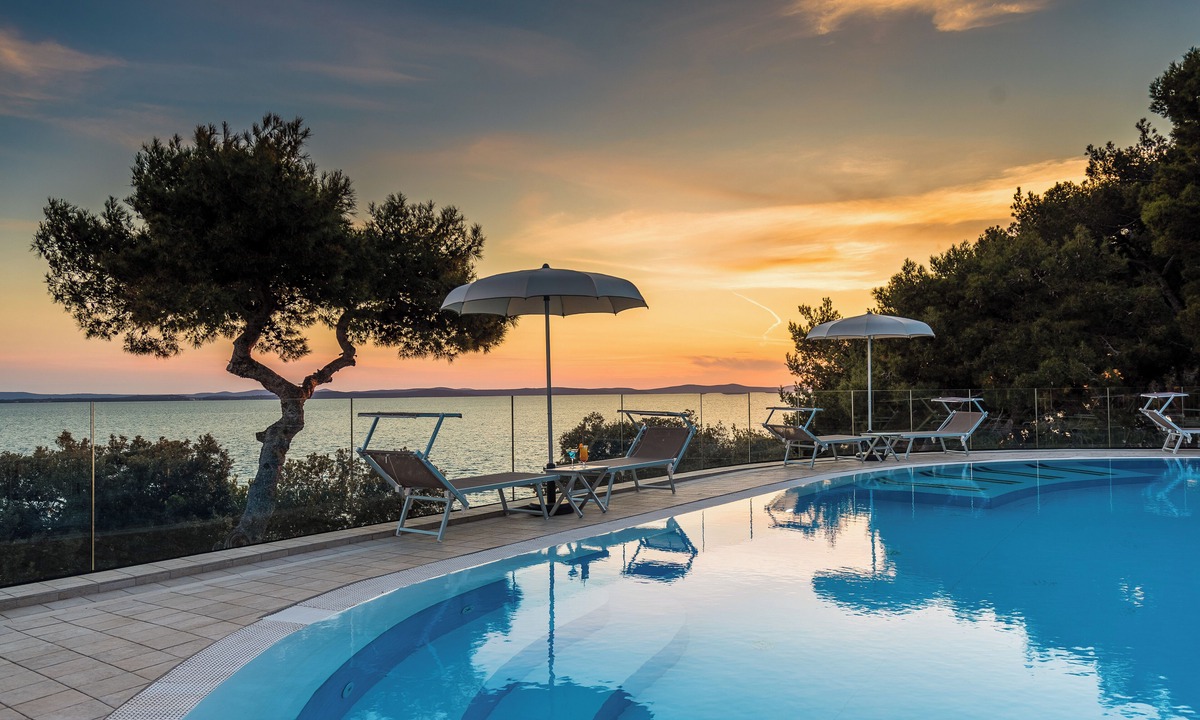 Petrcane Hotel | Hotel Pinija