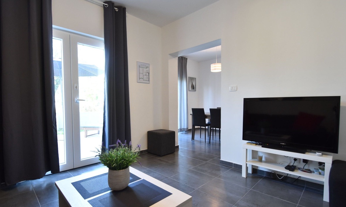 Klek Villa | Spacious and Modern Apartment on the Beach in Klek