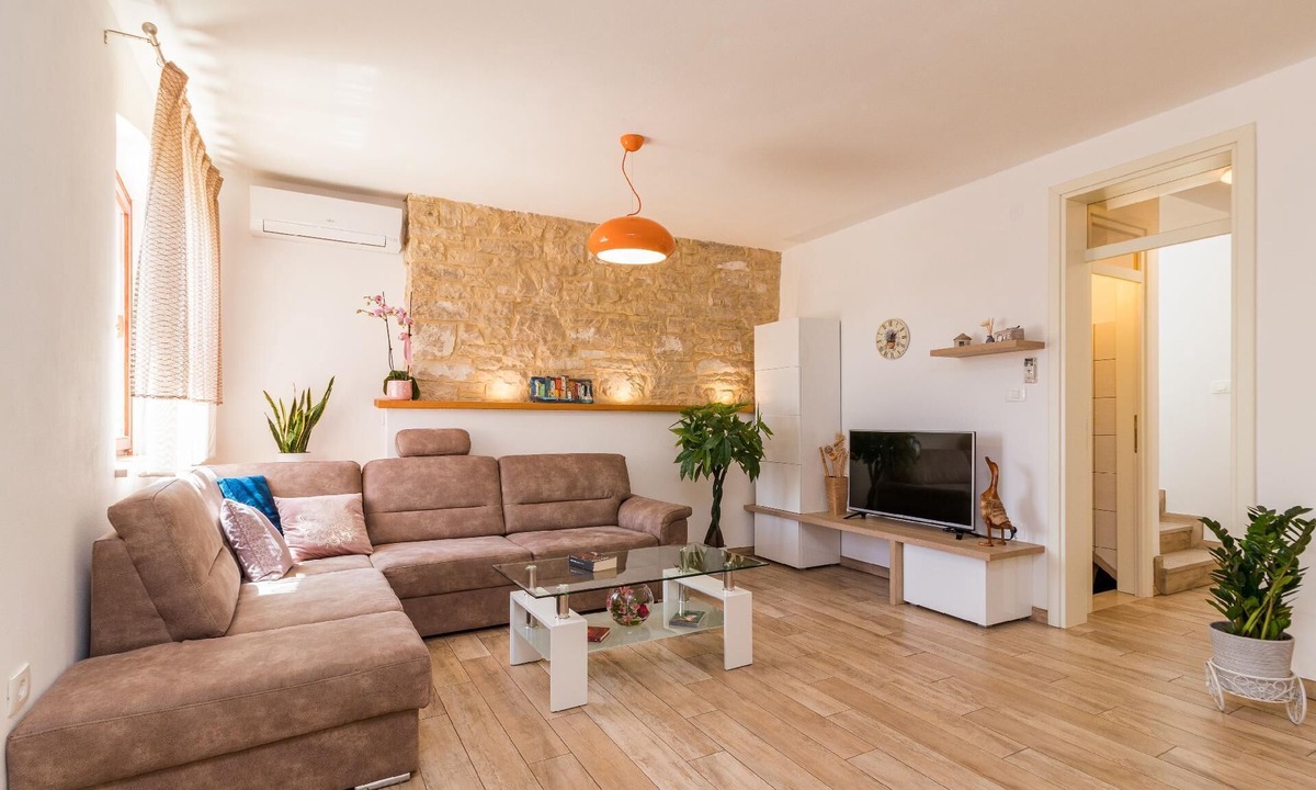 Galizana House | Holiday home "Pietra" with hot tub
