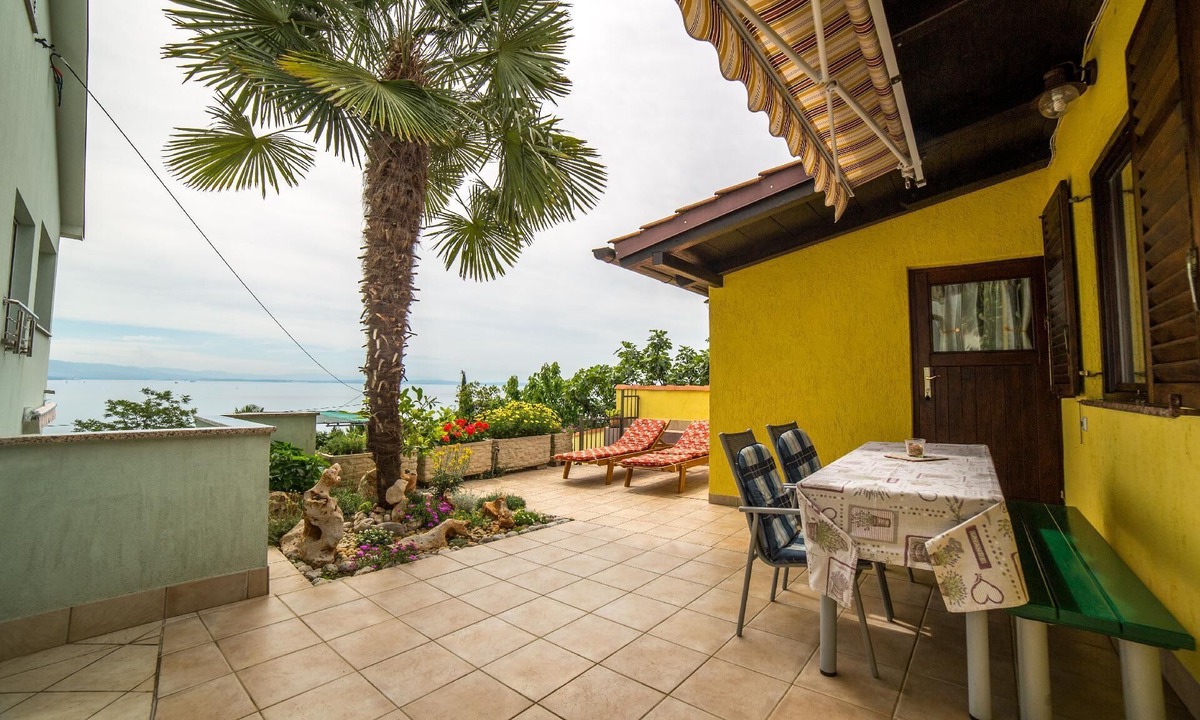 Volosko House | Holiday home with water view