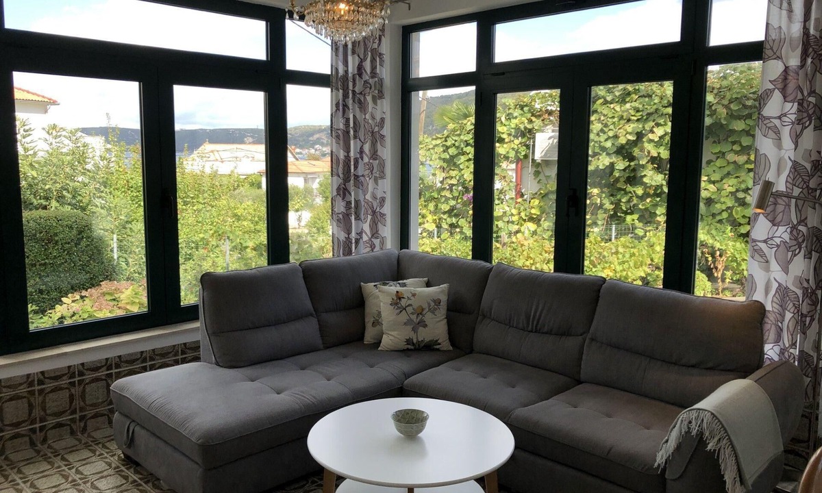 Rab Town House | Apartment "Villa Kate" with a view of the water