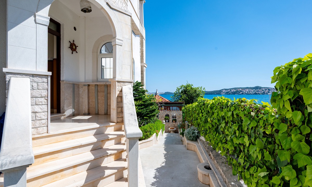 Seget Donji Hotel | HOTEL SEGETSKI DVORI Beachfront Oasis & Tradition since 1964 - Split Trogir Riviera