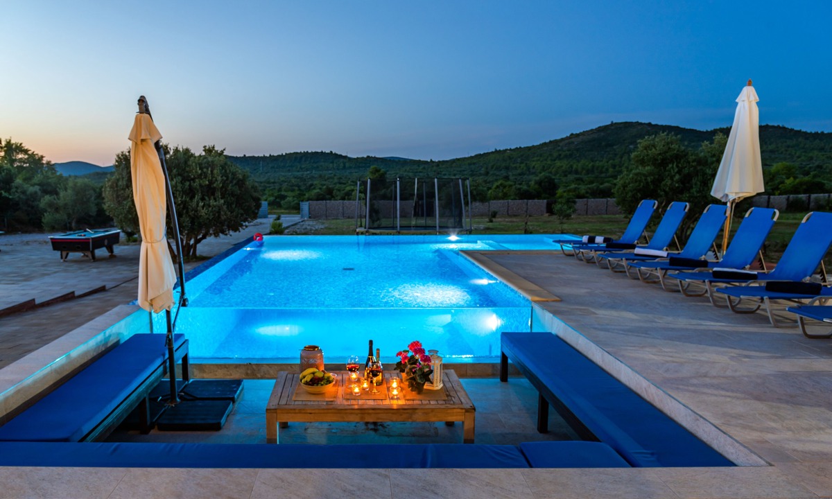 Tisno Villa | Gorgeous 5-bedroom villa in Tisno with SPA, WiFi, AC
