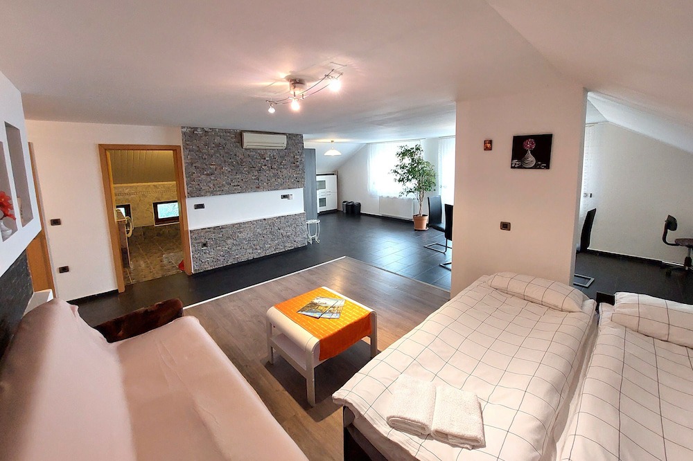 Dobrova-Polhov Gradec Apartment | Countryside Two Bedroom Apartment near Horjul
