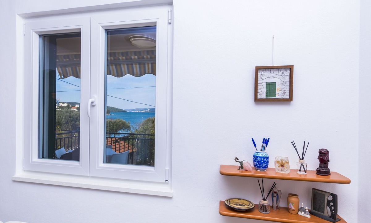 Okrug Gornji House | House Holiday House