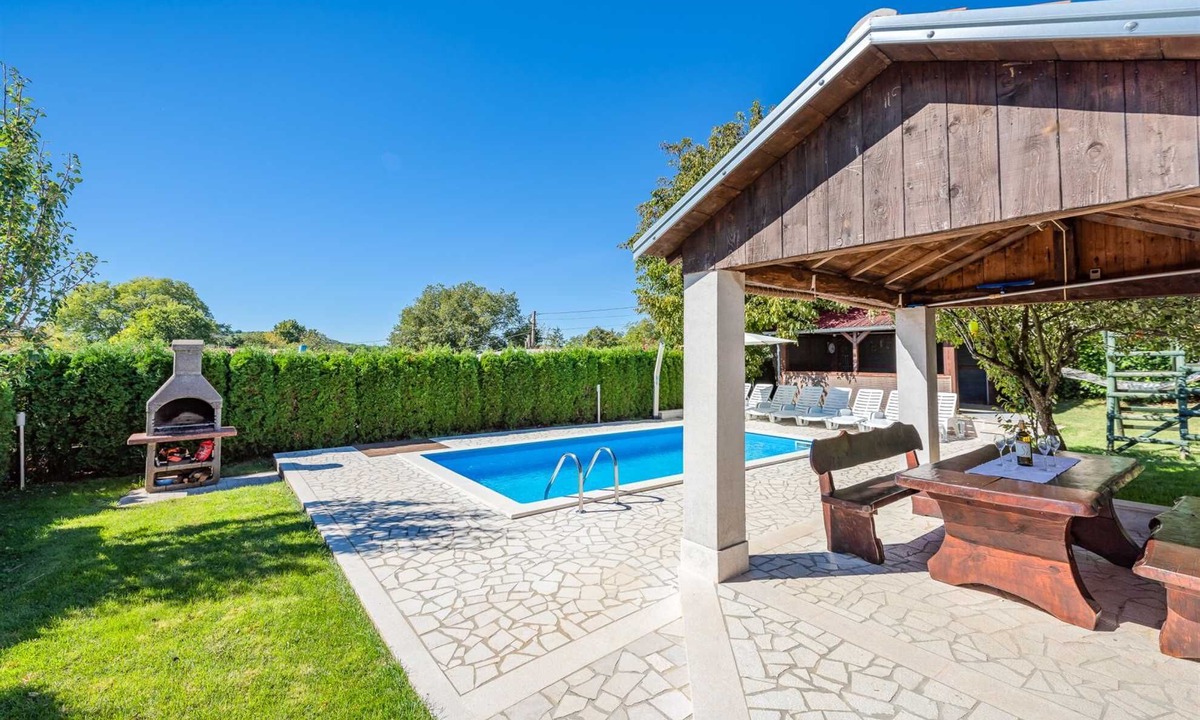 Lindar Villa | Family villa with a pool near Pazin