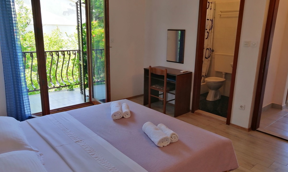 Island Hvar Apartment | Apartments and Room Caric