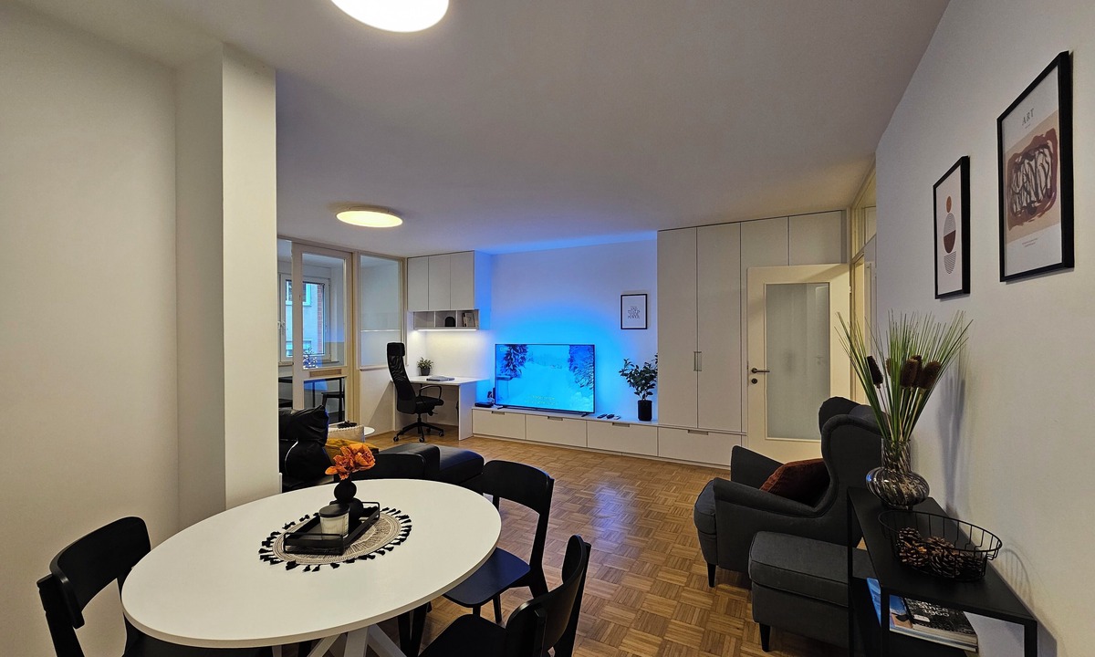 Ljubljana City Centre Apartment | Martin 3-bedroom Apartment Ljubljana center Tour As with free parking, WiFi, AC