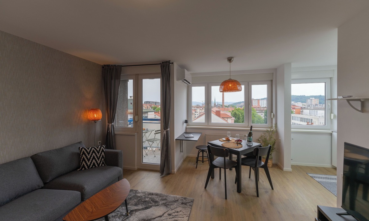 Ljubljana City Centre Apartment | Gilly Studio Apartment Tour As in delightful Ljubljana with balcony, AC and WiFi