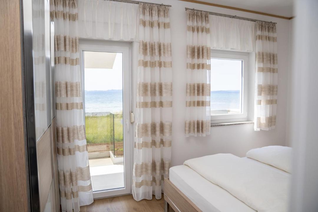 Privlaka Villa | Beachfront Reiterer Villa V1 with Jacuzzi 30 meters from the Beach - CROWONDER LUXURY RENT