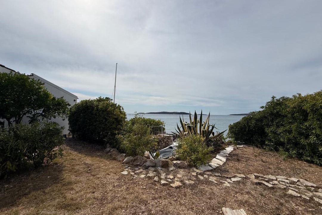 Milna House | Holiday House Rivi