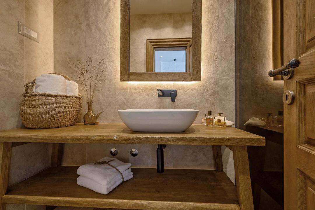 Businci House | James Bond Hideout - Tennis, Football, Spa & Pool