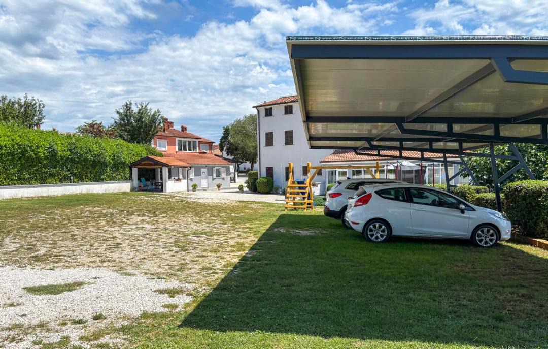Zminj House | One-Bedroom Holiday Home In Zminj