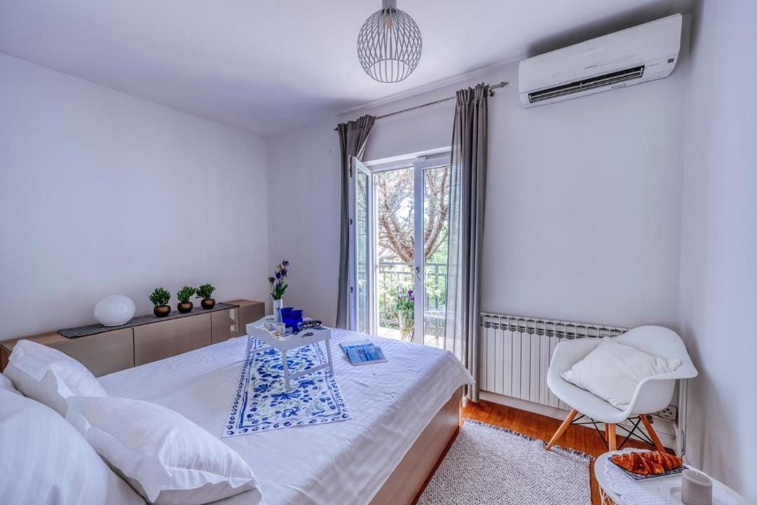 Milcetici House | Holiday House Serenity with Garden & BBQ in Malinska, otok Krk