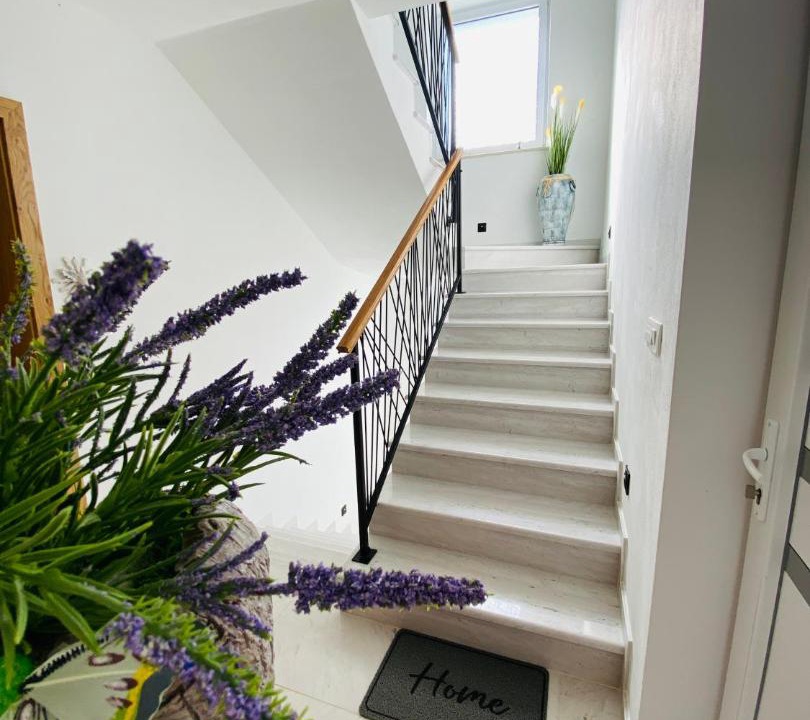 Licko Lesce Apartment | Filuma Suite - Riverside Terrace on Gacka River