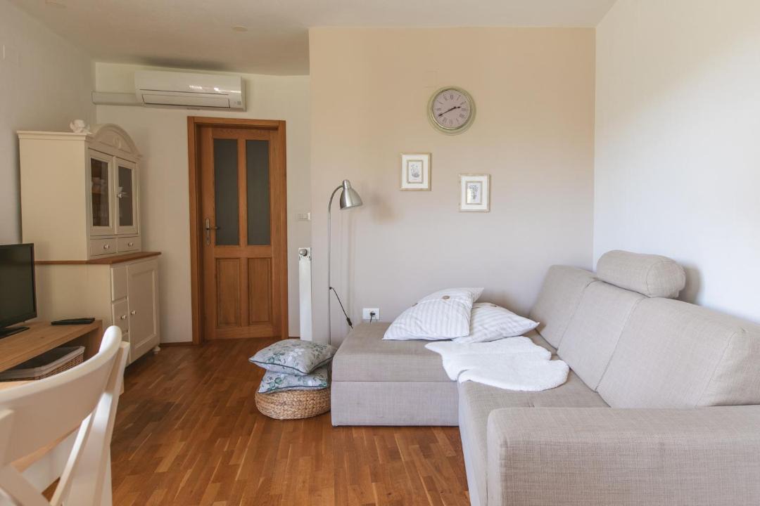 Idrija Villa | Lill' Hill estate & wellness - Anna Apartment