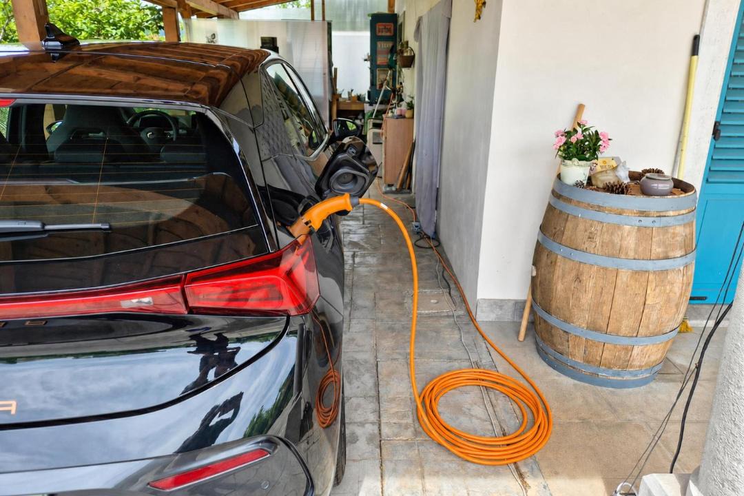Kras Apartment | Villa Salamander Suite - Garden & EV charger - Happy Rentals