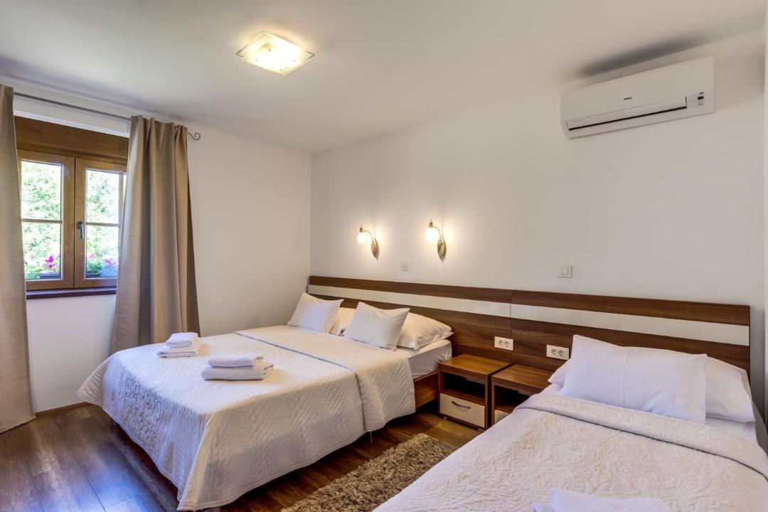 Mukinje House | Golden Lakes Rooms