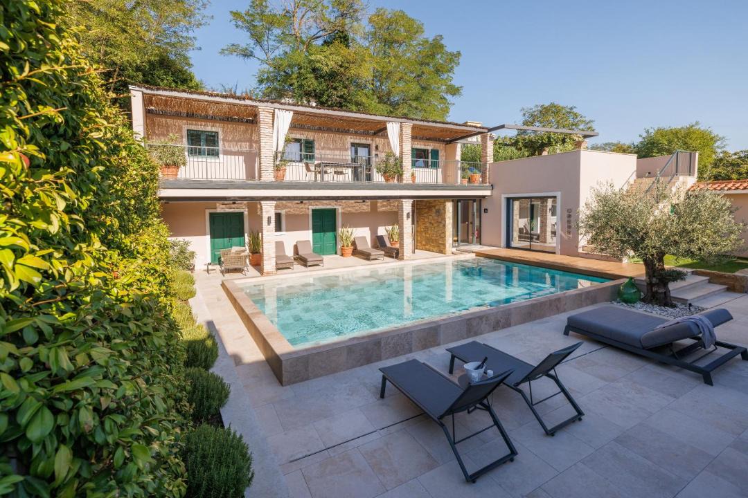 Crni Kal Hotel | Vila ROBIDA & SPA