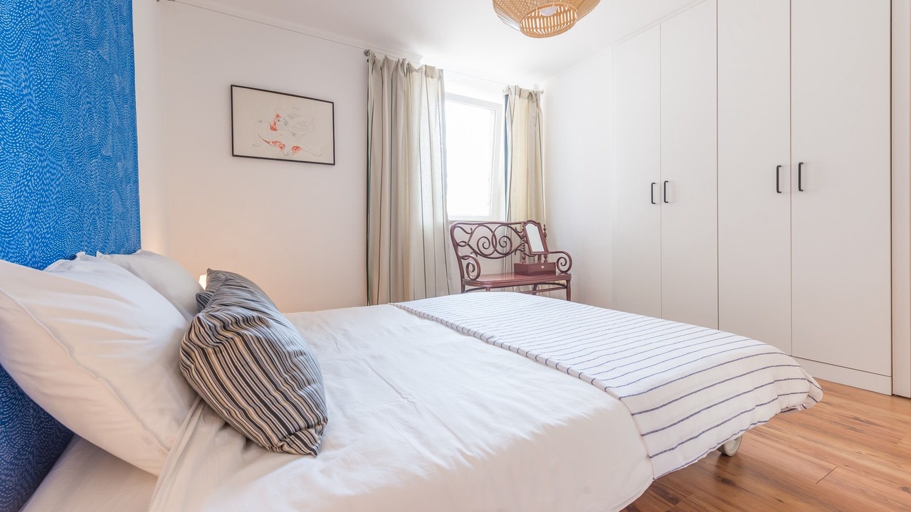 Photo of Bedroom in Pile