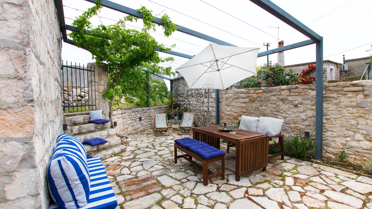 Photo of Outdoor in Grohote