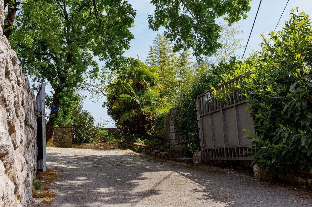 Photo of Outdoor in Rubesi