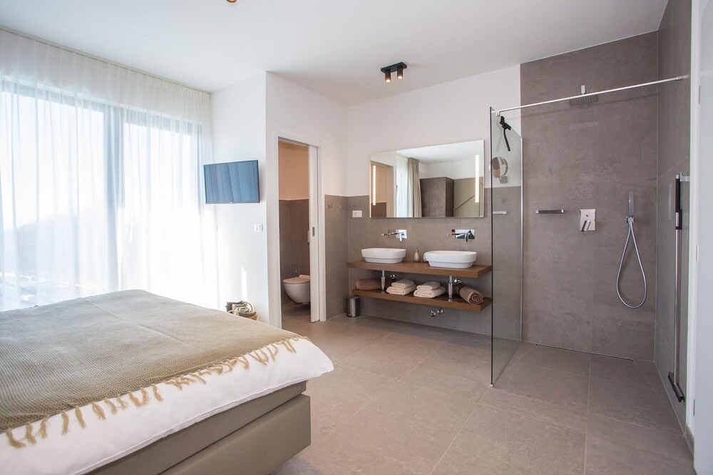 Photo of Bathroom in Fuskulin