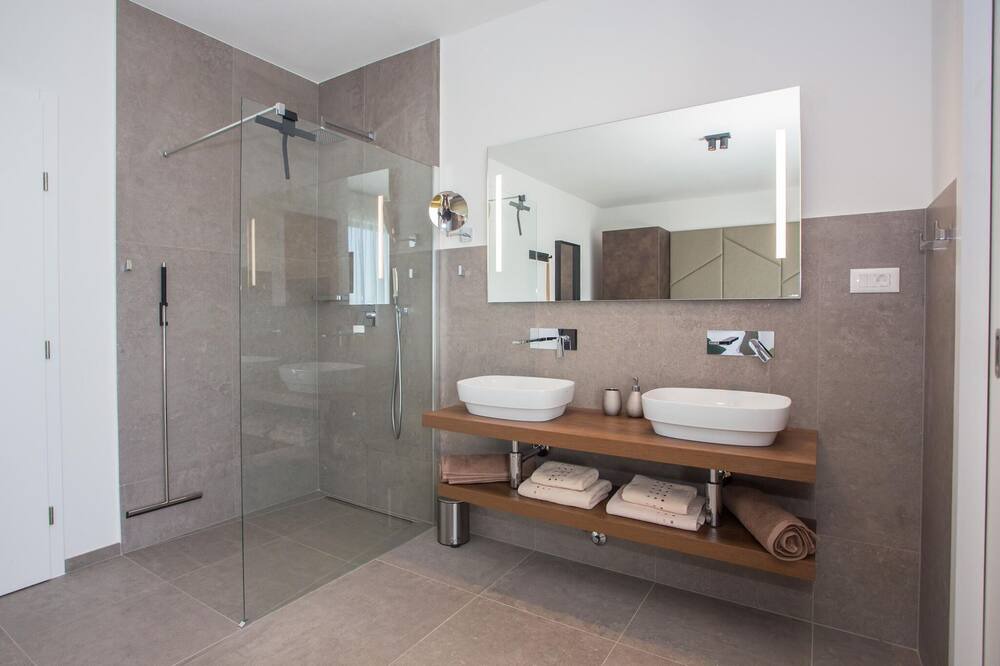 Photo of Bathroom in Fuskulin