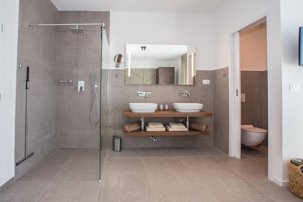 Photo of Bathroom in Fuskulin