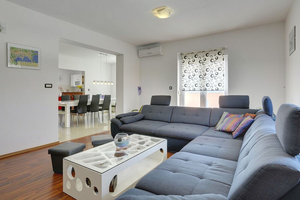 Photo of Livingroom in Orihi