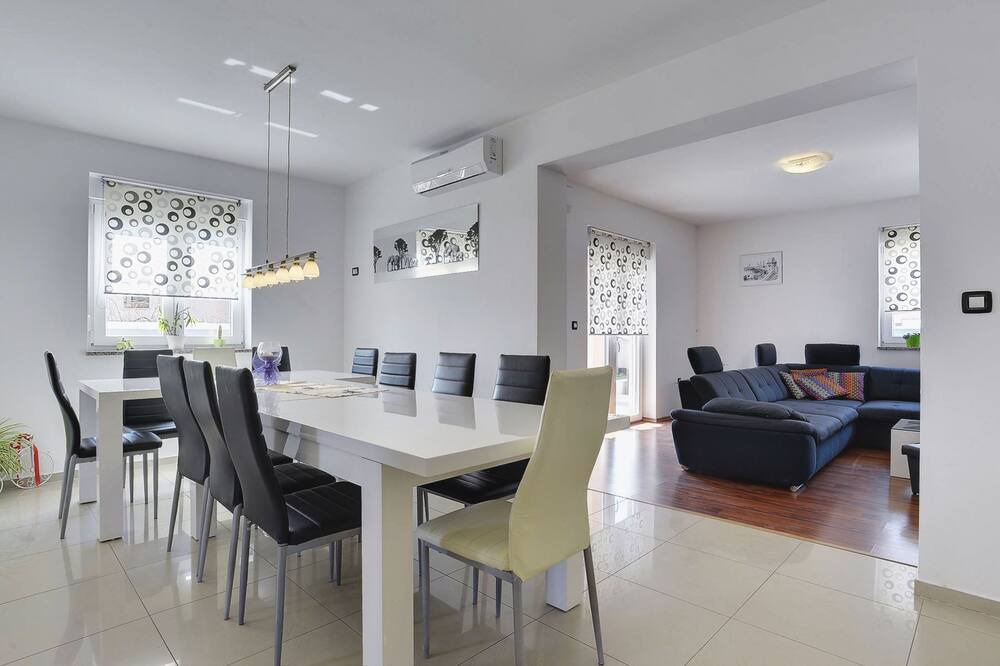 Photo of Livingroom in Orihi