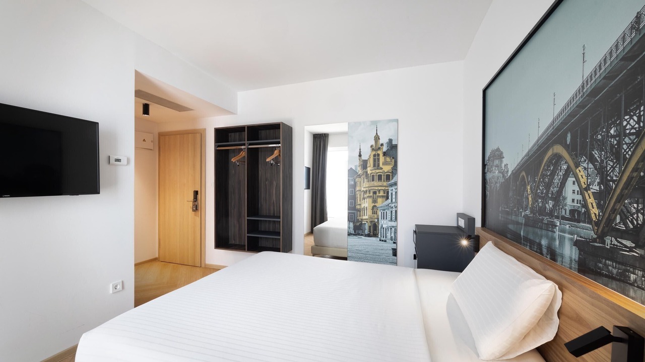 Photo of Bedroom in Center
