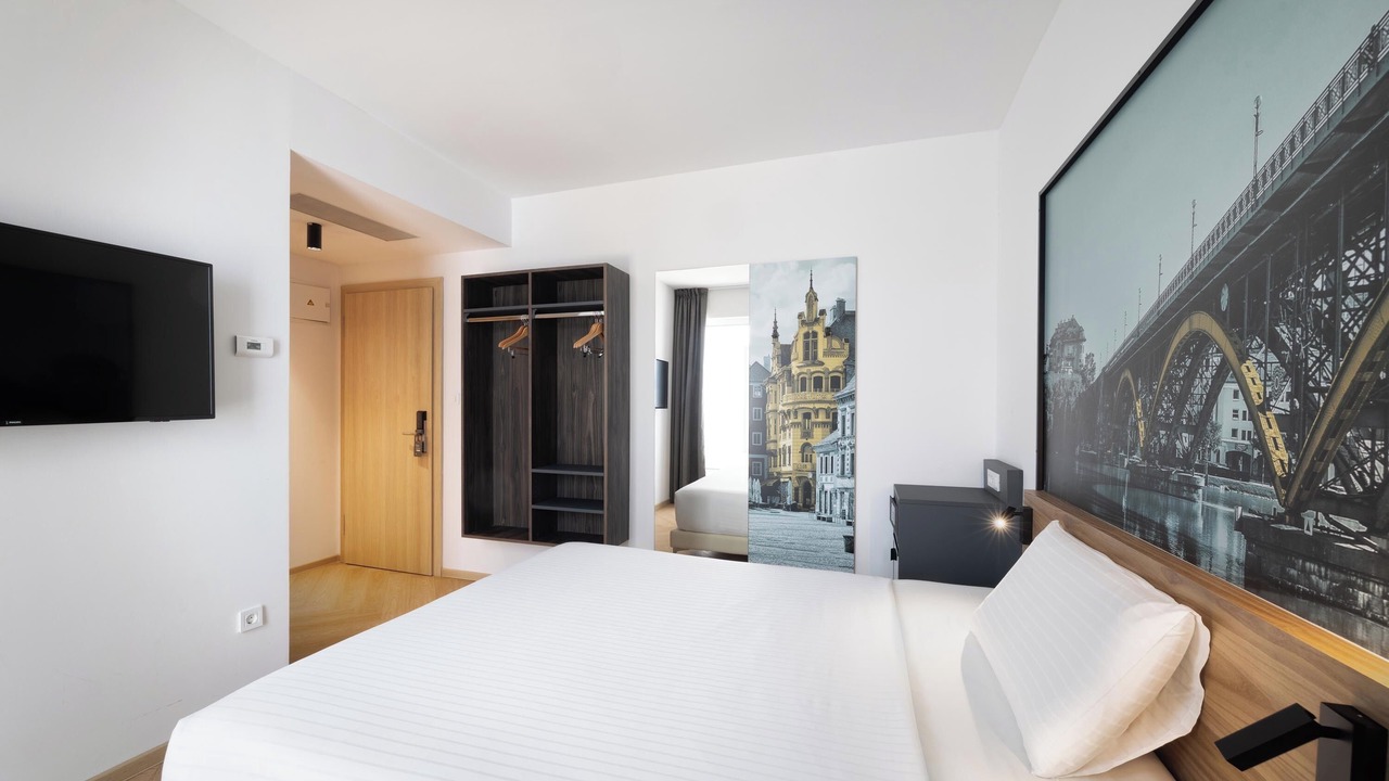 Photo of Bedroom in Center