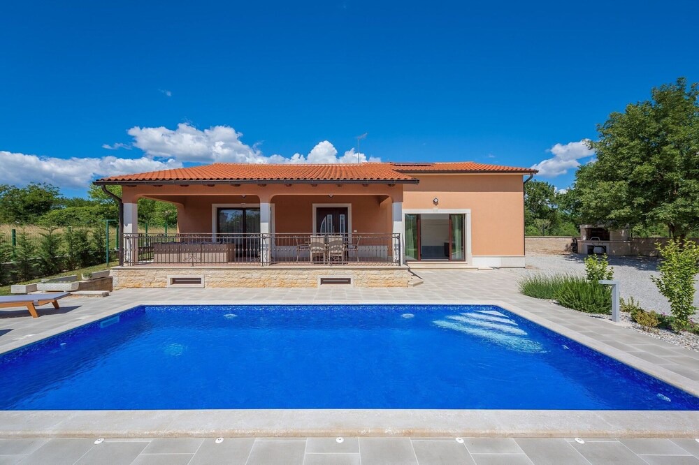 Photo of Outdoor in Tinjan
