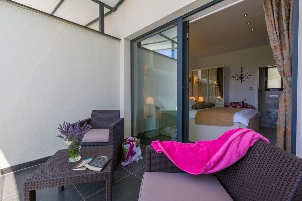Photo of Patio Balcony in Grizane
