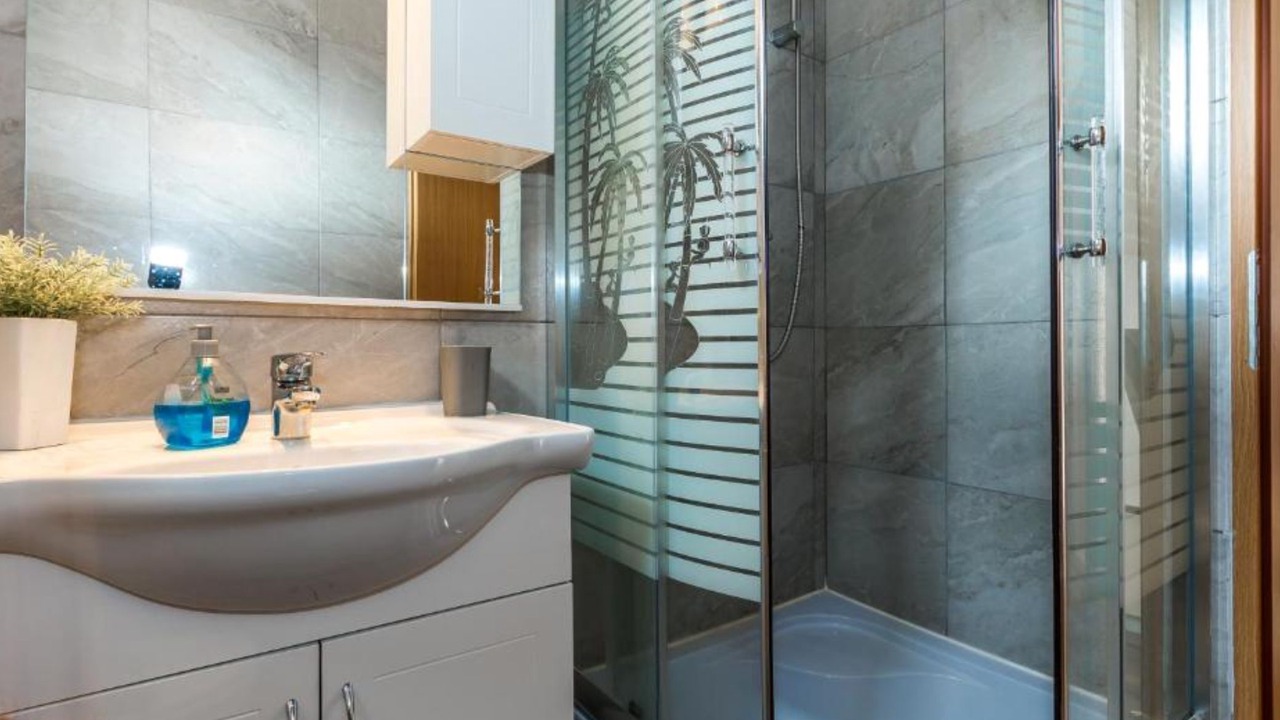 Photo of Bathroom in Garjak