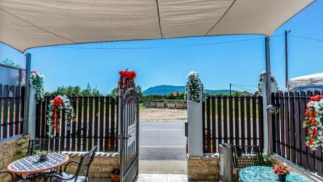 Photo of Outdoor in Cove Parja