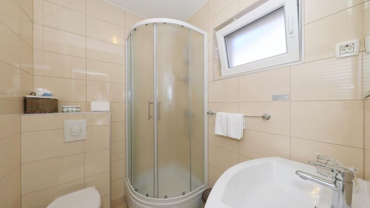 Photo of Bathroom in Preko