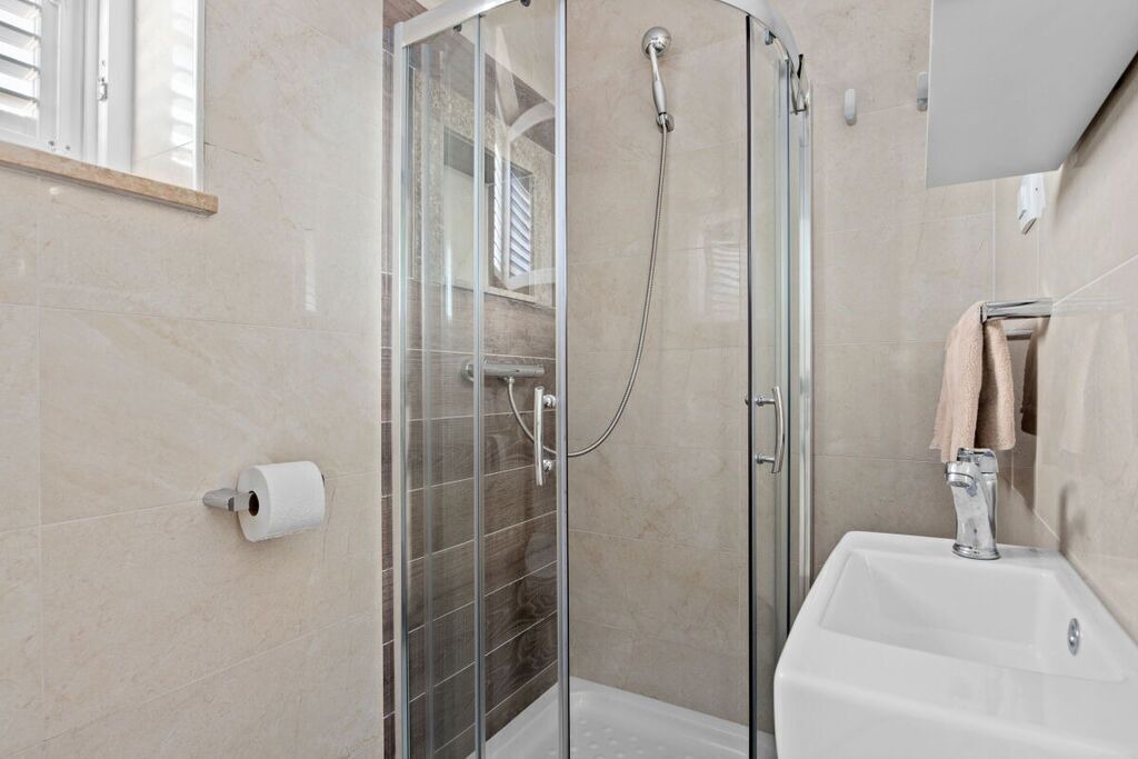 Photo of Bathroom in Peruski