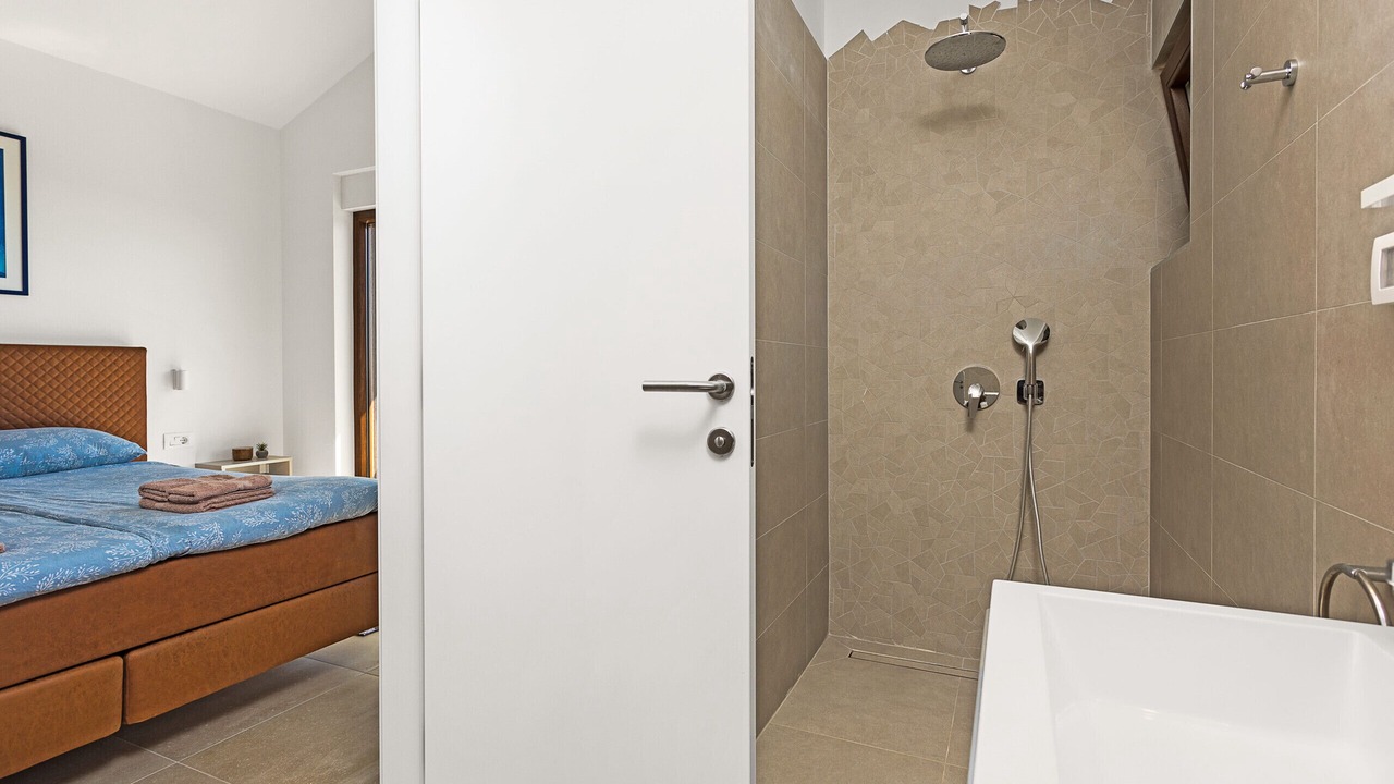 Photo of Bathroom in Peruski